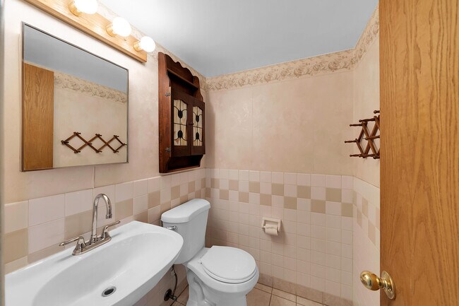 Building Photo - 144 Parnacott Dr