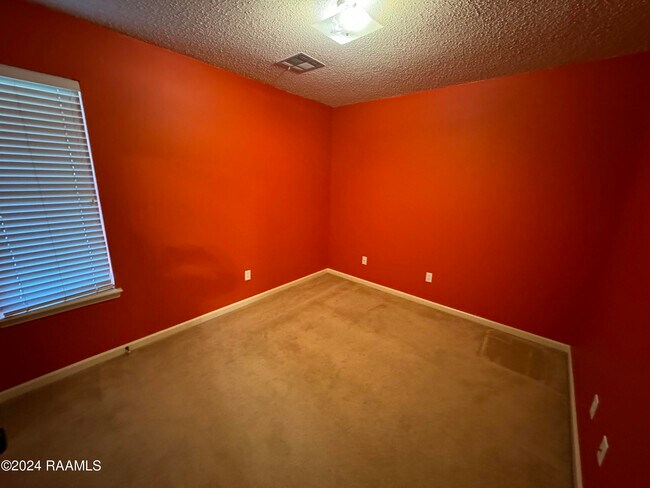 Building Photo - 109 Sugarcreek Dr