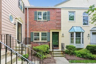 Building Photo - Great 2BR 2BA in Kenwood Forest Community in Downtown Bethesda