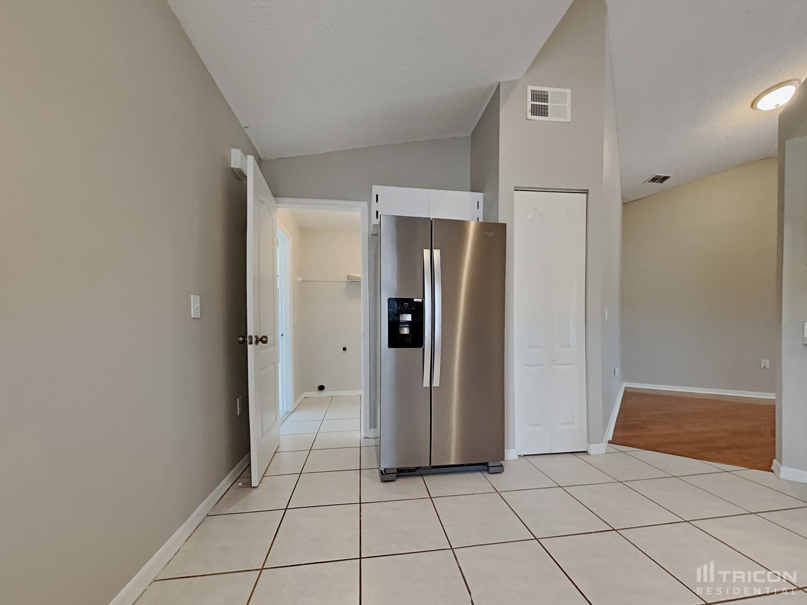 Building Photo - 605 Lakemont Dr