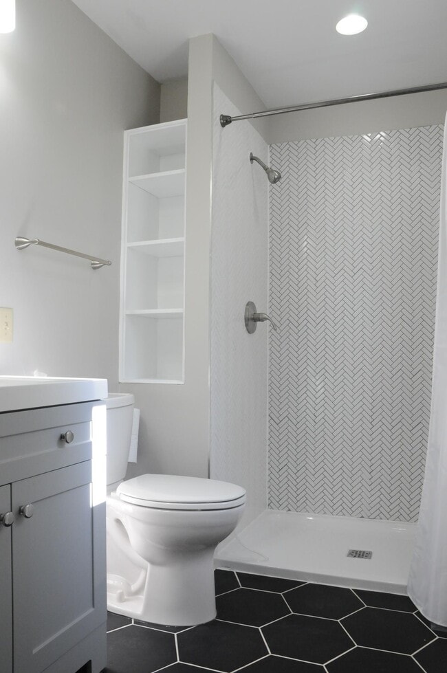 Master Bathroom - 152 Farm Gate Ln
