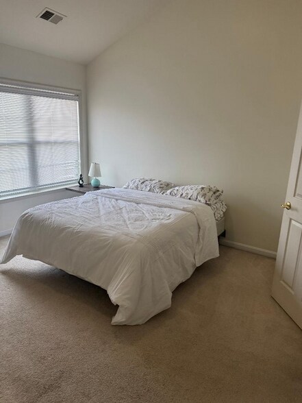 Building Photo - 203 Cross Keys Pl