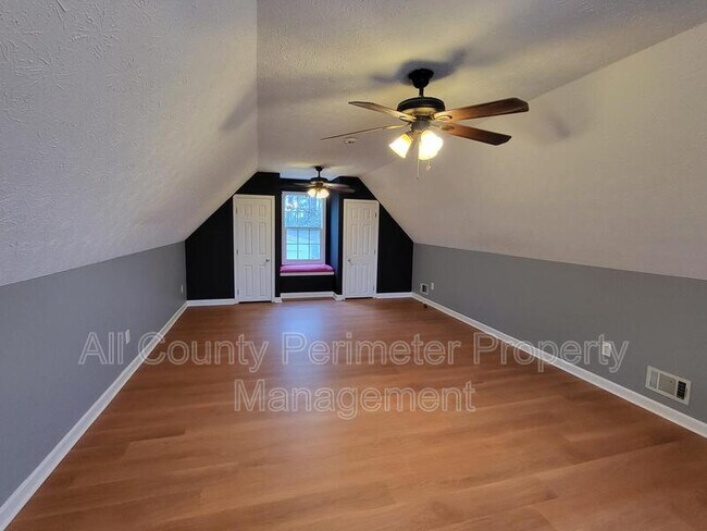 Building Photo - 653 Glenn Gee Rd