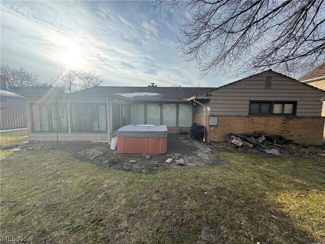 Building Photo - 2545 Buckhurst Dr