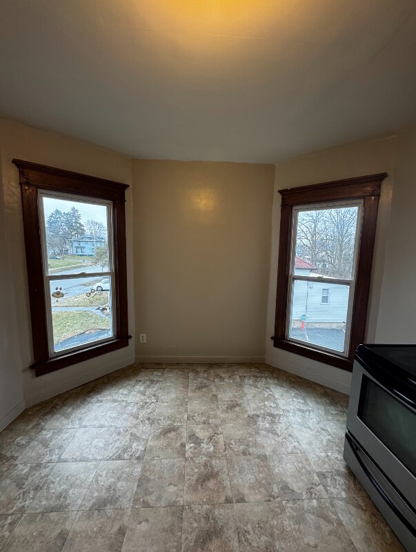 Building Photo - 311-1/2 S Main St