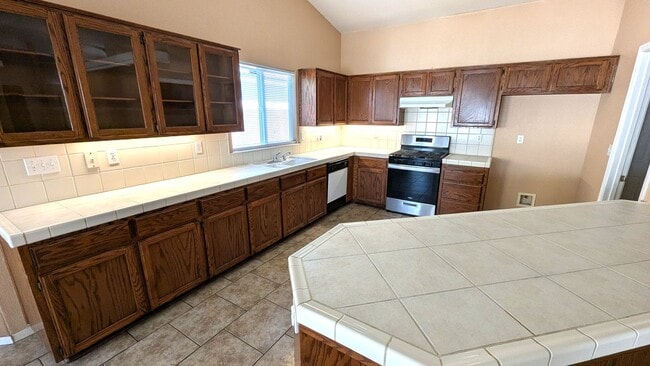 Building Photo - Beautiful Westside 3 Bedroom 2 Bath Home