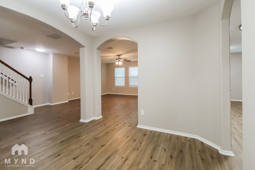 Building Photo - 1530 Daffodil Rd