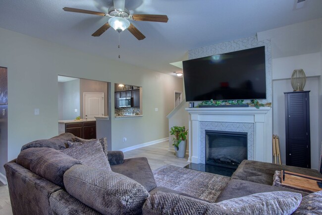 Building Photo - 328 Adobe Ln