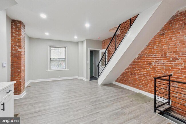 Building Photo - 1323 N 28th St