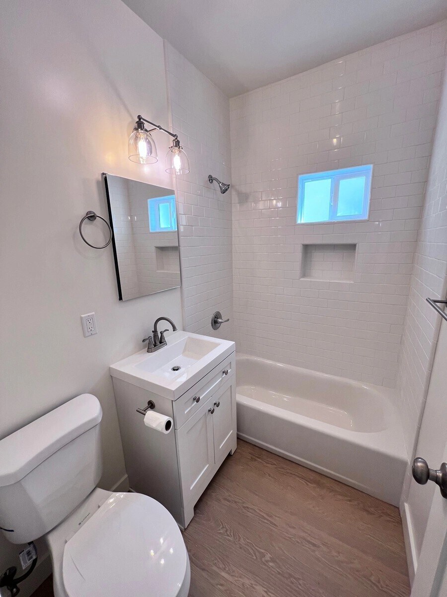 Building Photo - 133 N Reno St