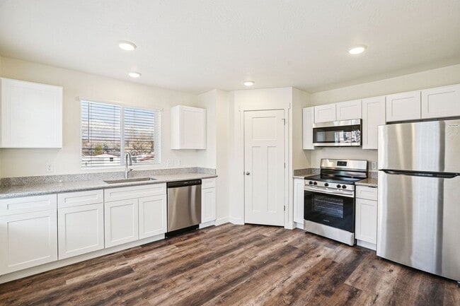 Building Photo - 1090 S 400 W