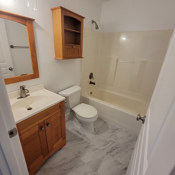 Building Photo - 7023 N Burlington Ave