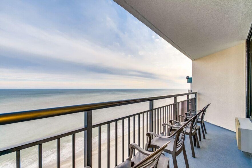 Building Photo - 2701 N Ocean Blvd
