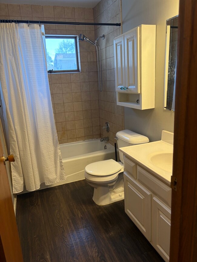 Building Photo - 1018 N Benton Dr