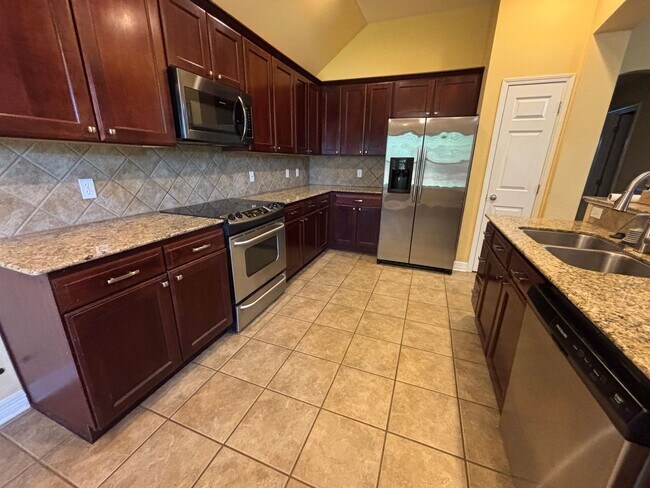 Building Photo - 4 BEDROOM WITH BONUS ROOM IN LEGACY SUBDIVISION