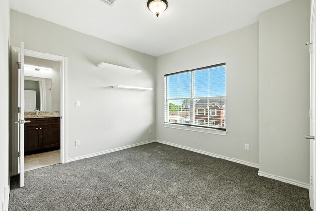 Building Photo - 5105 Ricky St