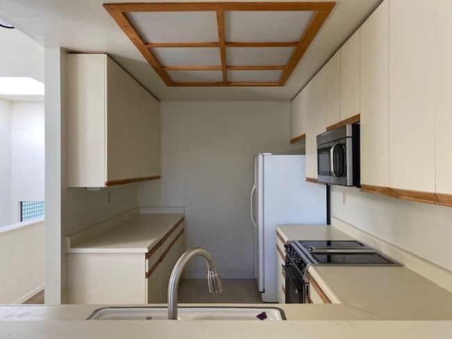 Building Photo - 15 Invincible Ct