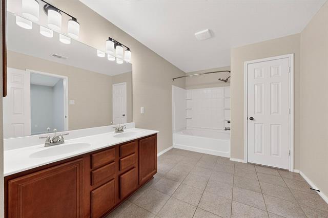 Building Photo - 5953 Snow Creek Dr