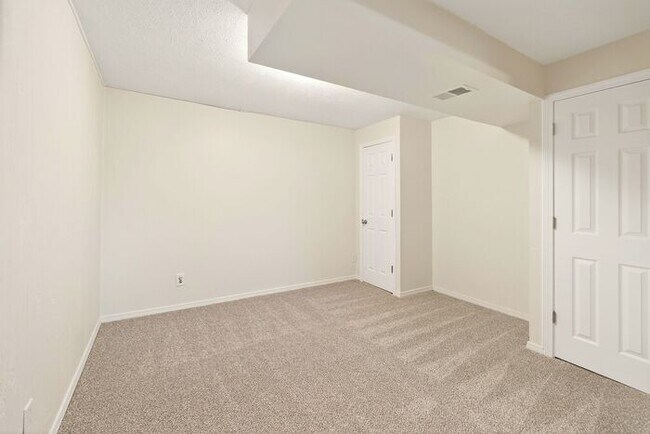 Building Photo - Nicely Updated Home