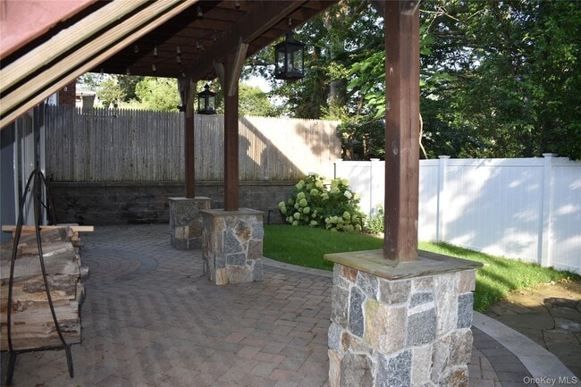 Building Photo - 30 Willow Rd