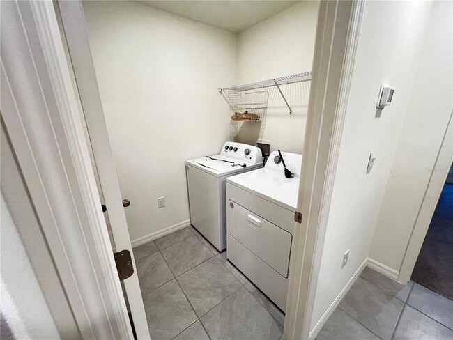 Building Photo - 586 W Twisted Oaks Dr