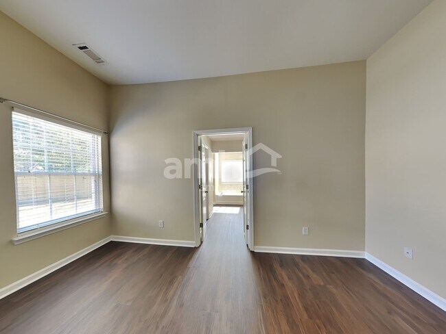 Building Photo - 12 Comesee Ct