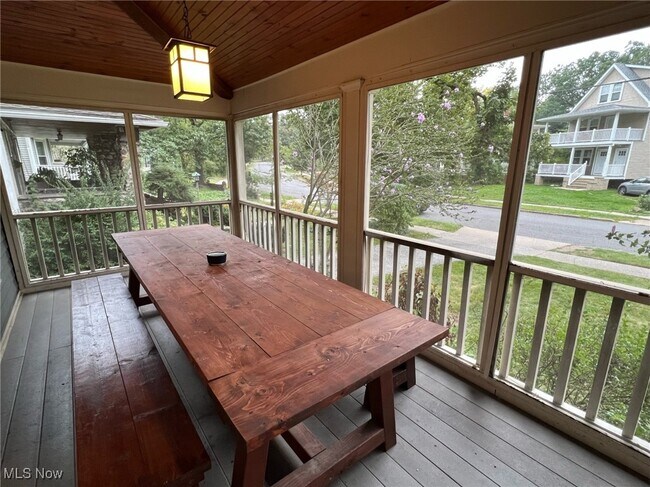 Building Photo - 2877 Hampshire Rd