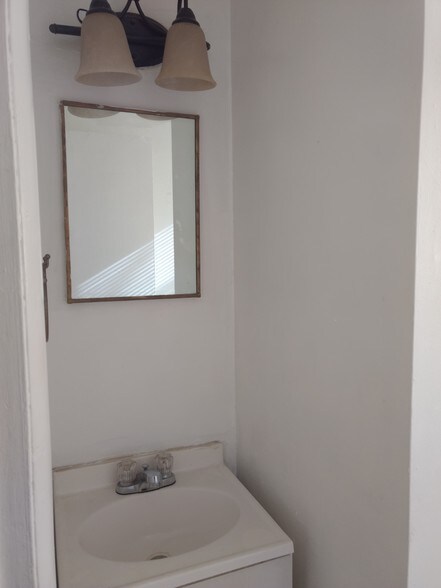 Powder Room 1st Floor - 828 Maury Ave