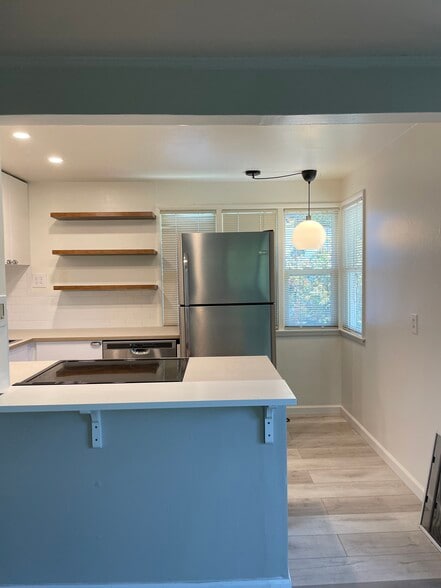 Eating counter - 2934 2nd Ave N