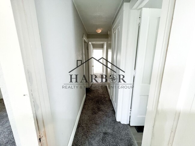 Building Photo - 527 Boone St