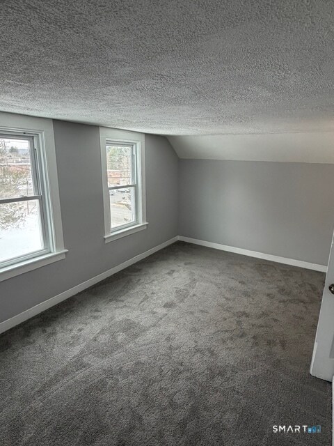 Building Photo - 122 River Rd