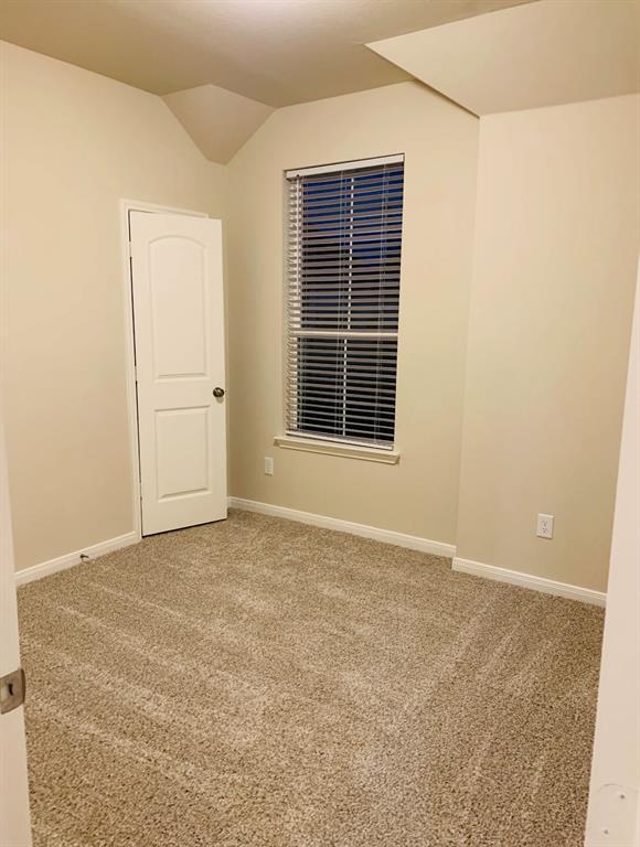 Building Photo - 808 Fallbrook Dr