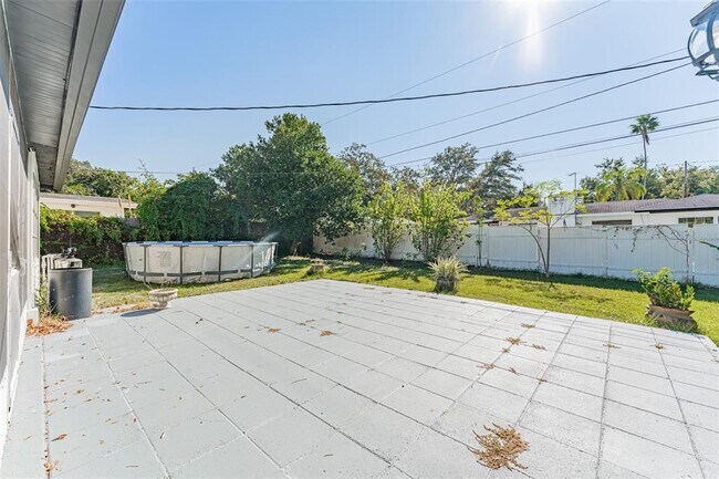 Building Photo - 1533 Bonair St