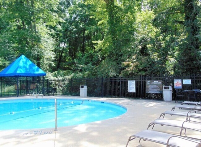 Building Photo - 1512 Benjamin Pkwy