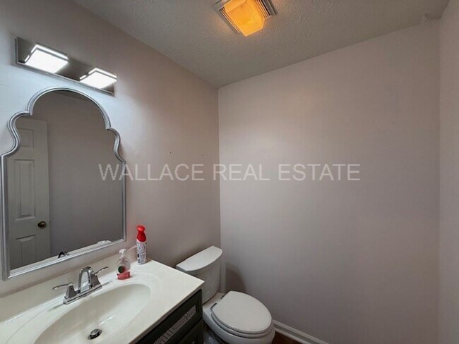 Building Photo - HARDIN VALLEY:  3 BEDROOM, 2.5 BATH IN BRI...