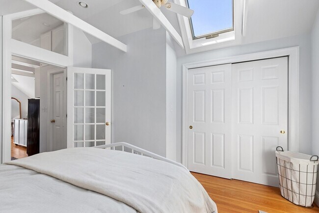 Building Photo - 3 Circle St