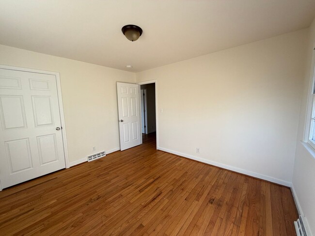 Building Photo - 415 Carrsbrook Dr