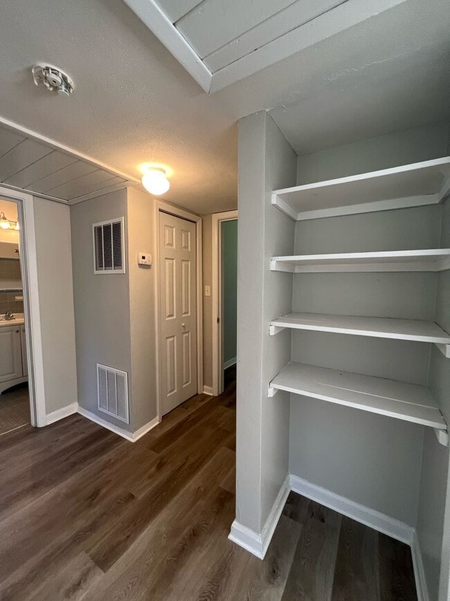 JUST REDUCED!!!! BEAUTIFULLY UPDATED 3/1 889sq ft home. with upgraded kitchen & bath & covered p... - JUST REDUCED!!!!  BEAUTIFULLY UPDATED 3/1 889sq ft home. with upgraded kitchen & bath & covered p...