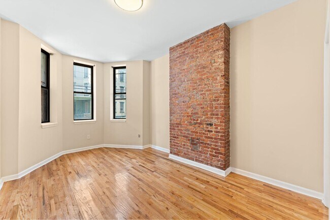 Building Photo - 378 Baldwin Ave