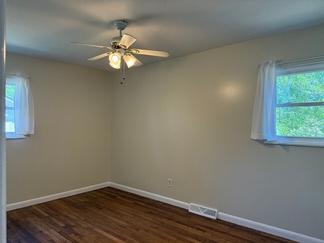 Building Photo - Cute 3 Bedroom, 2 Bath Home Near Asheville Mall