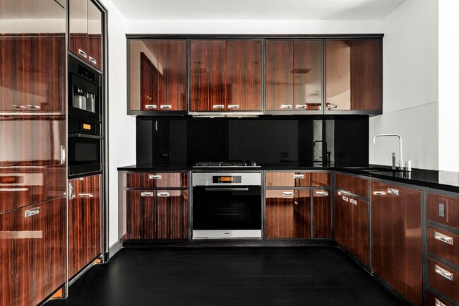 Building Photo - 157 W 57th St