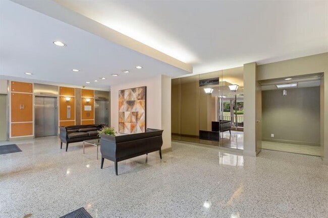 Building Photo - 130 26th St NW