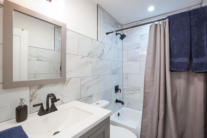 Building Photo - 12340 Little Emily Way