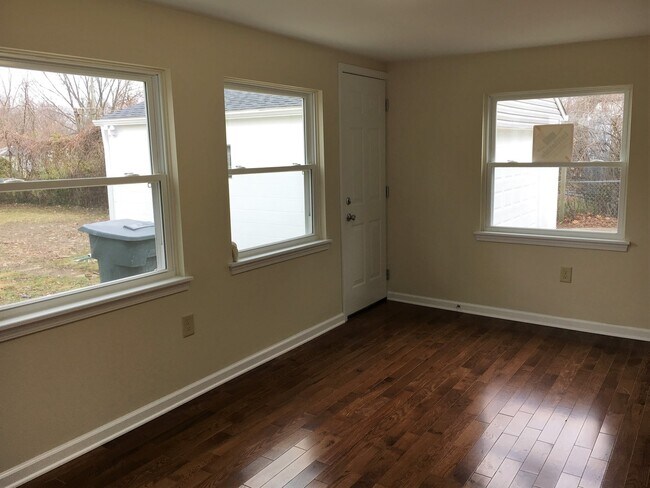 Building Photo - **BEAUTIFULLY REMODELED 2-BEDROOM HOME W/ 2-CAR GARAGE!!**