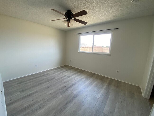 Building Photo - West Palmdale 4 bedroom