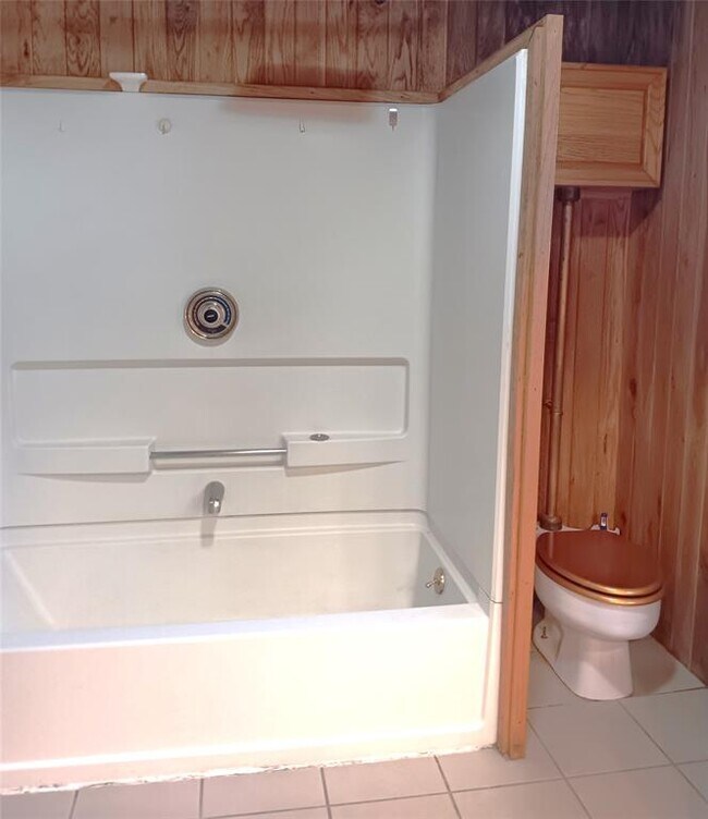 Building Photo - 2003 Montclaire St