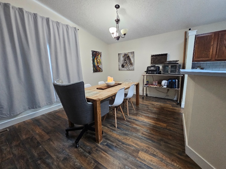 Building Photo - 8060 Woody Creek Dr