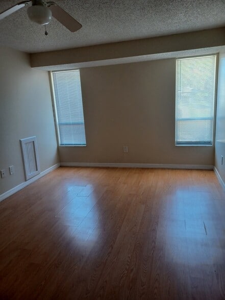Building Photo - 1715 9th St W