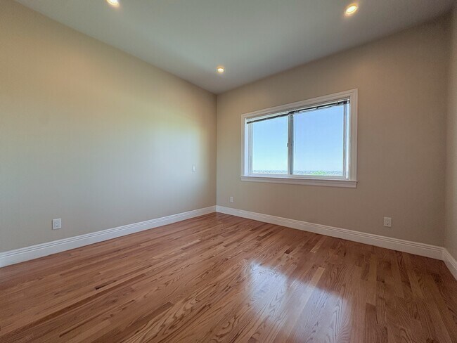 Building Photo - 109 Hillcrest Dr