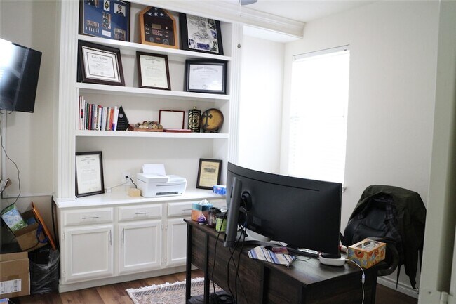 Building Photo - 1936 Gansett Dr